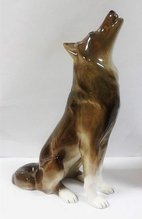 Скульптура "Волк сидящий"