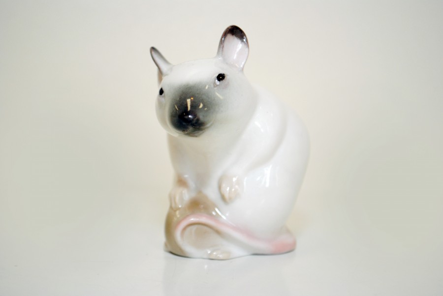 Скульптура "Мышь с орехом" (Сиамская)