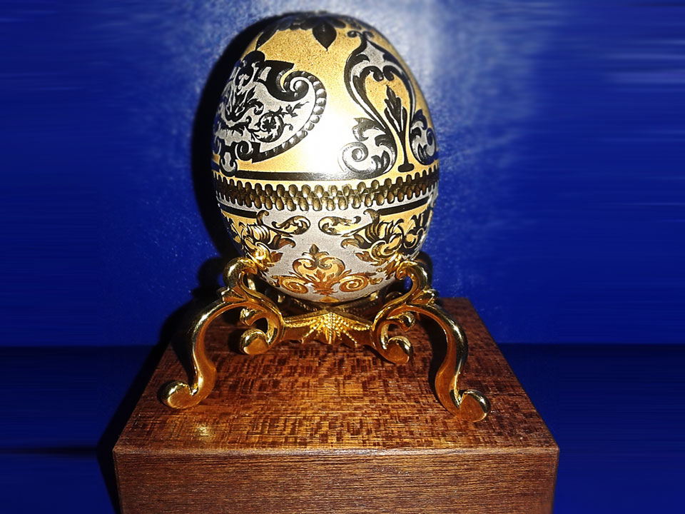 Яйцо сувенирное на подставке